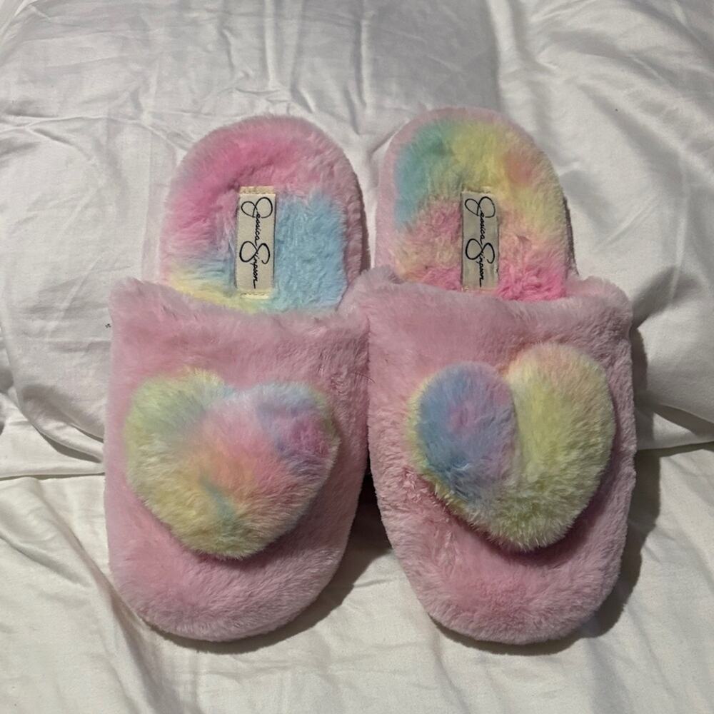 Jessica Simpson L 2/3 Pink Fuzzy Slippers with Heart Design worn once euc